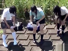 Japanese teenage skanks pissing