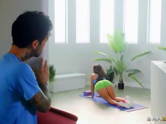 Special cum on clit orgasms after the fit babe tries some cock during her workout