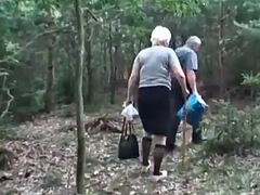 Grandpa and grandma have a picnic